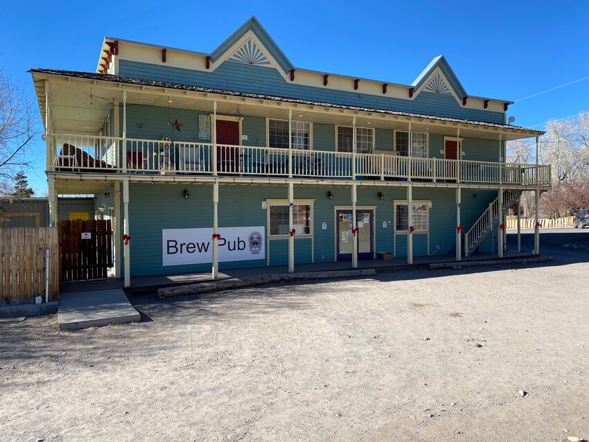 The T Road Pub on Silver Avenue in Crestone has ceased operations. The venue was known for its outdoor patio which hosted many musicians in the summer months.  