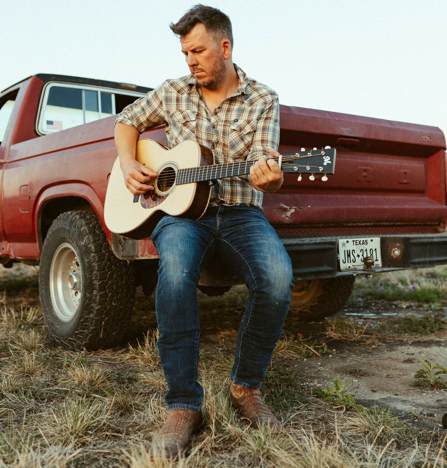 Powerful Texas Troubadour Aaron LaCombe comes to Society Hall