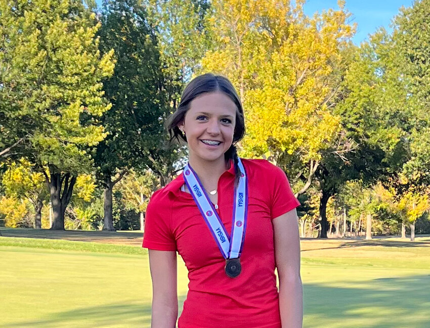 Anastyn Lansford proudly stands with her ninth-place medal following last Tuesday&rsquo;s final round of the Missouri State High School Activities Association (MSHSAA) Class 1 Girls Golf Tournament.