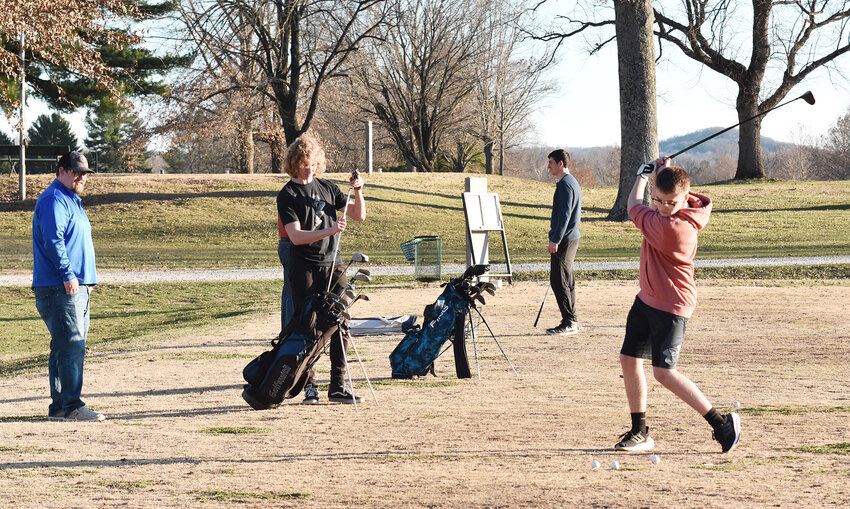 Jake Witthaus&rsquo; Hermann Bearcat golf team practices at Loutre Shore Country Club.