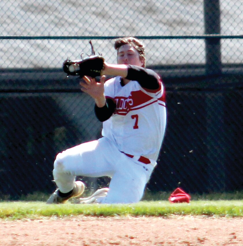 Linn centerfielder Seth Wolfe makes a sliding catch near the infield dirt in action Saturday.