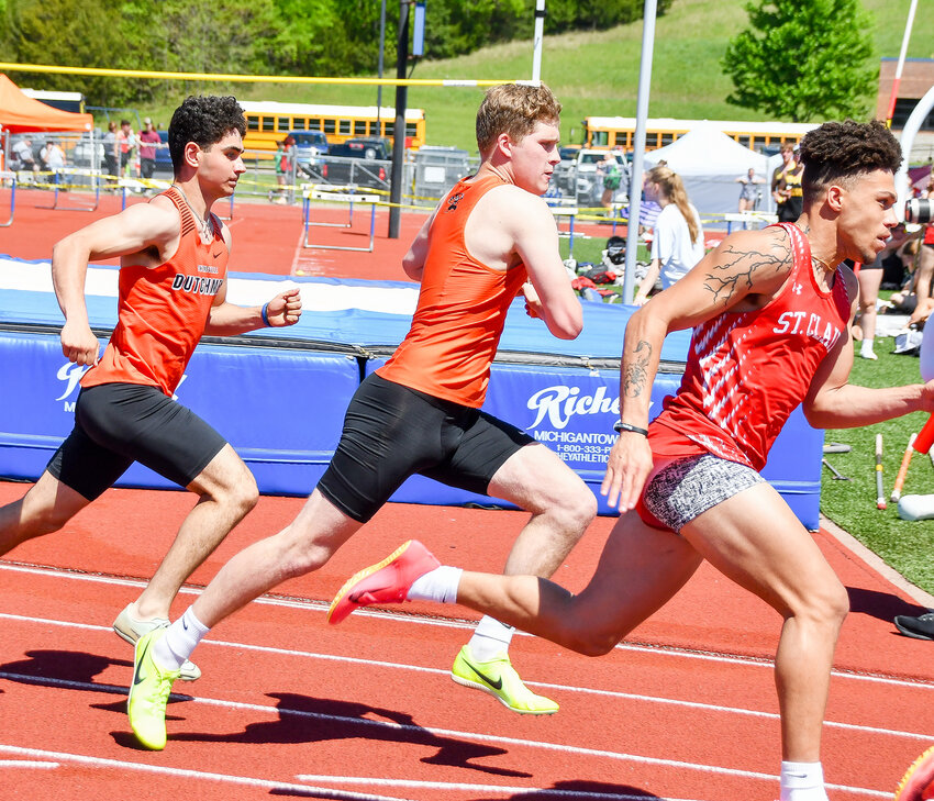 Johannes Berg (center) grabs the baton from Ricky Marquez.